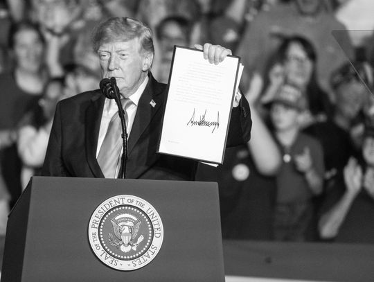 Trump makes campaign stop in Grand Island